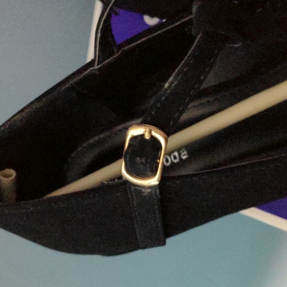 Modcloth Suede T-strap Wedges Black - Picture 7 of 10